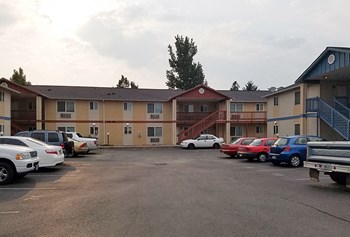 Brentwood Village Apt
